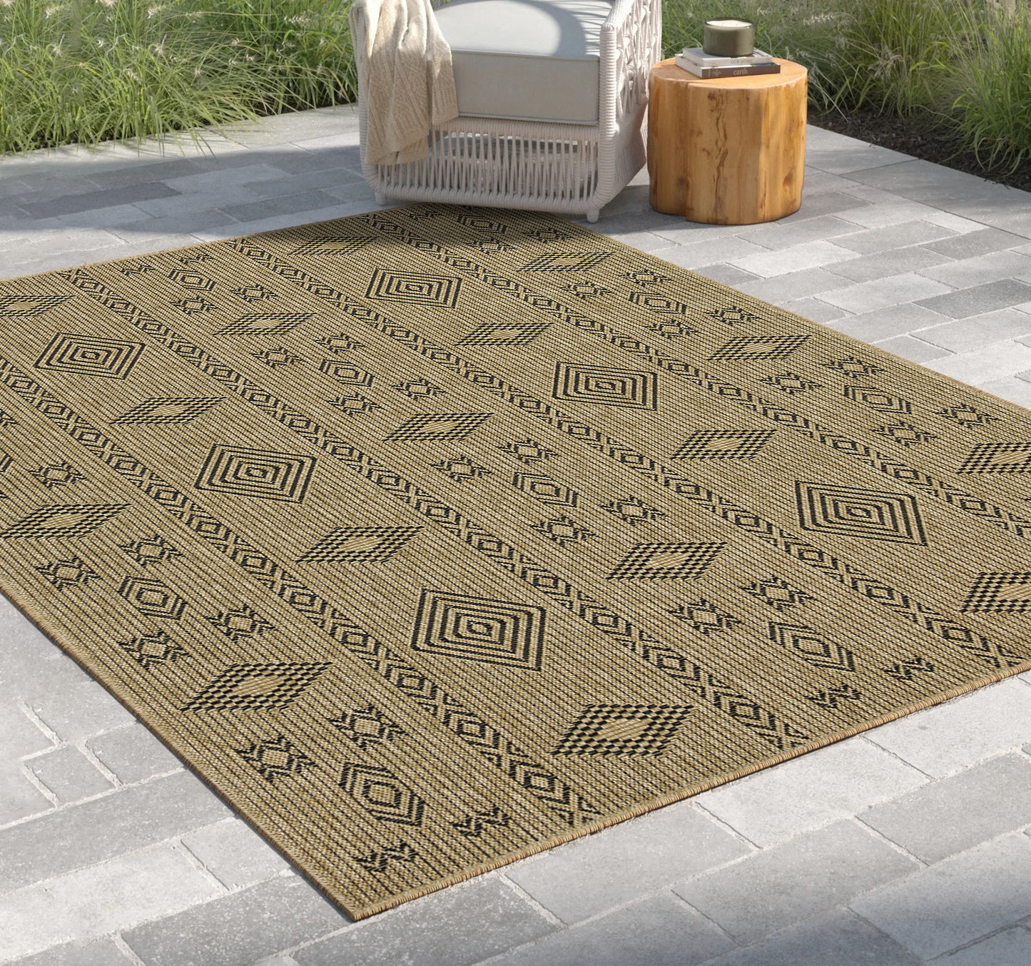 Earth - 2'7" X 7'3" Indoor, Outdoor Area Rug - Jute / Black